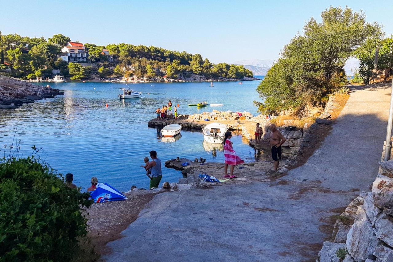 Apartments By The Sea Basina, Hvar - 542 Vrbanj Exterior photo